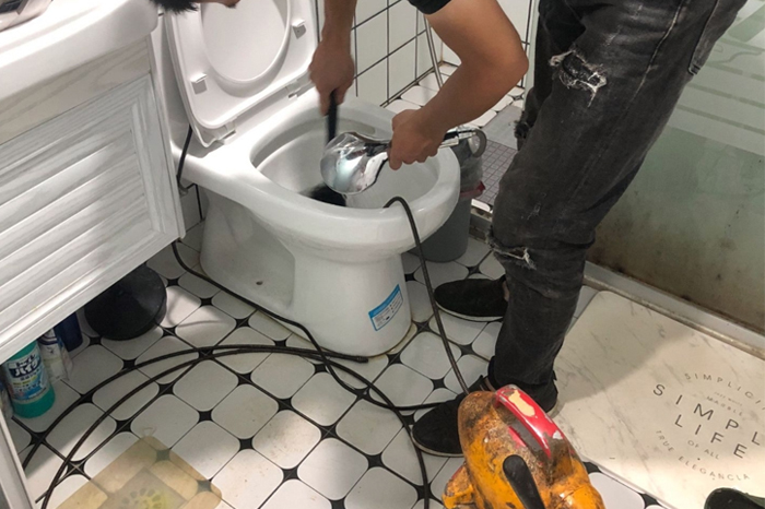 淇县马桶堵塞自己疏通还是找师傅？专业上门服务让你省时更省心
